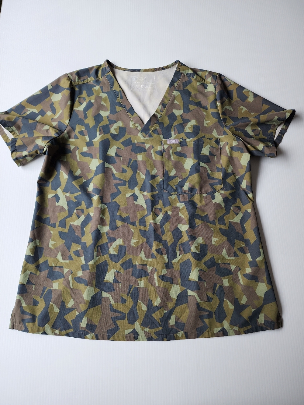 Figs Women's Camo Martini XL FREEx Catarina One Pocket Scrub Top NWOT